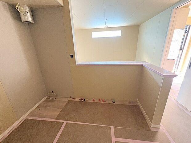 お料理をしながらリビングの家族やゲストとの会話が楽しめるカウンタータイプのキッチン。毎日のお料理を楽しく快適に。