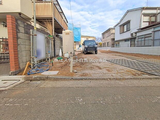 現在建物を建築中です、建築中の物件については現地確認の他、同施工会社の完成施工例のご案内、担当者のプレゼンテーションにてご検討ください。適切なご検討の方法をご説明させて頂きます。