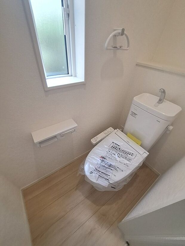 トイレにはウォシュレット機能を標準装備。