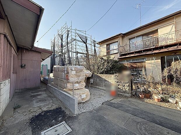 現在建物を建築中です、建築中の物件については現地確認の他、同施工会社の完成施工例のご案内、担当者のプレゼンテーションにてご検討ください。適切なご検討の方法をご説明させて頂きます。 