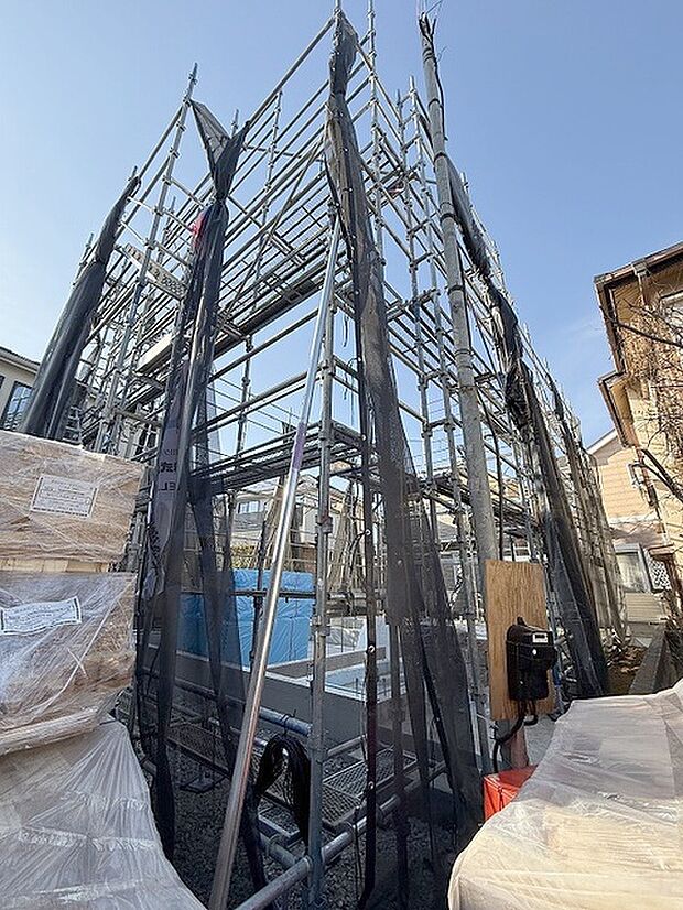 現在建物を建築中です、建築中の物件については現地確認の他、同施工会社の完成施工例のご案内、担当者のプレゼンテーションにてご検討ください。適切なご検討の方法をご説明させて頂きます。 