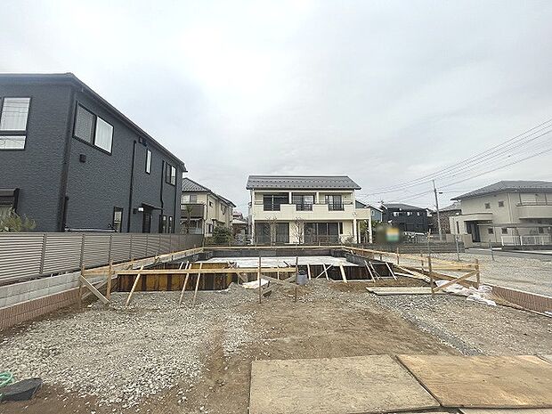 現在建物を建築中です、建築中の物件については現地確認の他、同施工会社の完成施工例のご案内、担当者のプレゼンテーションにてご検討ください。適切なご検討の方法をご説明させて頂きます。