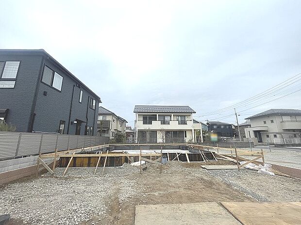 現在建物を建築中です、建築中の物件については現地確認の他、同施工会社の完成施工例のご案内、担当者のプレゼンテーションにてご検討ください。適切なご検討の方法をご説明させて頂きます。