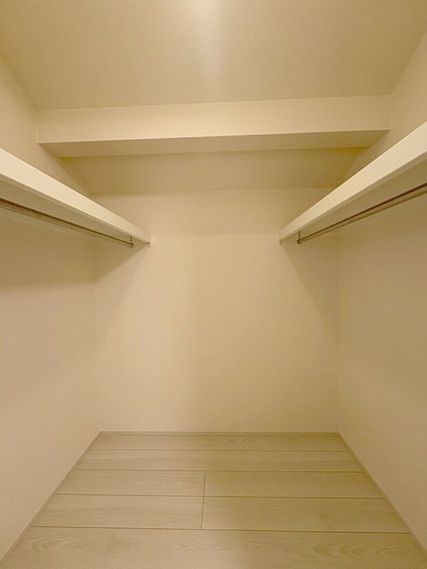 各所に効率的に配置された収納スペースがあり、日常のモノをすっきりと収納できます。