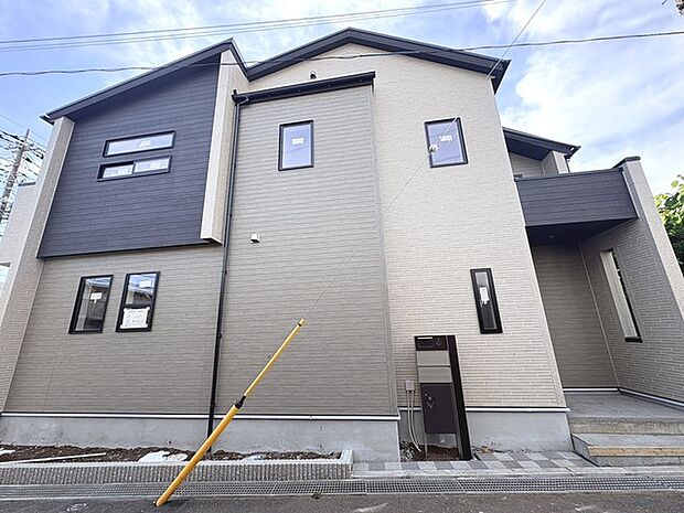 現在建物を建築中です、建築中の物件については現地確認の他、同施工会社の完成施工例のご案内、担当者のプレゼンテーションにてご検討ください。適切なご検討の方法をご説明させて頂きます。 