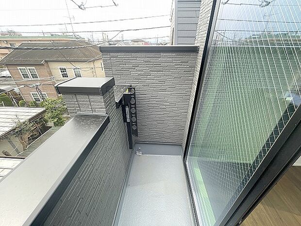 季節の変化や天気の良い日には、バルコニーでの時間が心地よく、気分をリフレッシュさせることができます。