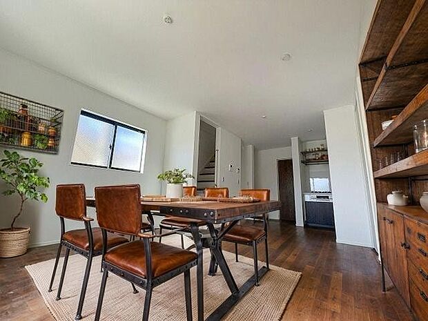 本画像はCGで作成しており、実際に現地に家具は置かれておりません。また、価格に家具は含まれておりません。