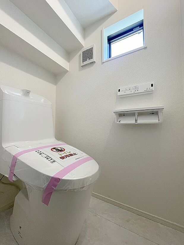 トイレにはウォシュレット機能を標準装備。