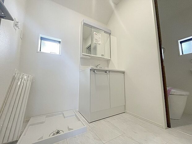 使いやすいタイプの洗面化粧台のあるランドリースペース