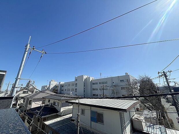 窓からの眺望です。実際に現地で眺望もご確認ください。