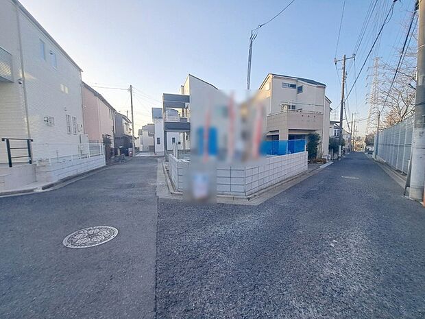 現在建物を建築中です、建築中の物件については現地確認の他、同施工会社の完成施工例のご案内、担当者のプレゼンテーションにてご検討ください。適切なご検討の方法をご説明させて頂きます。 