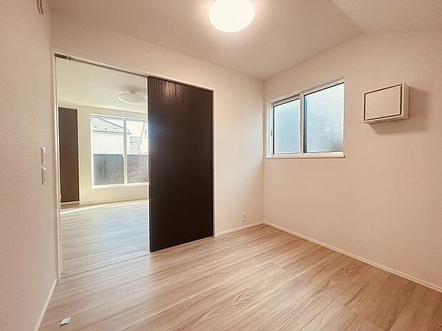 実際に室内をご見学頂くと生活のイメージが広がります。家具を置いたイメージや窓からの景色など、現地で体感ください。