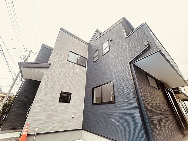 建物が完成しましたので室内のご見学予約スタート。当日のご見学予約も大歓迎です。お気軽にご連絡ください。エステート白馬国分寺店は火曜水曜も営業しております。 