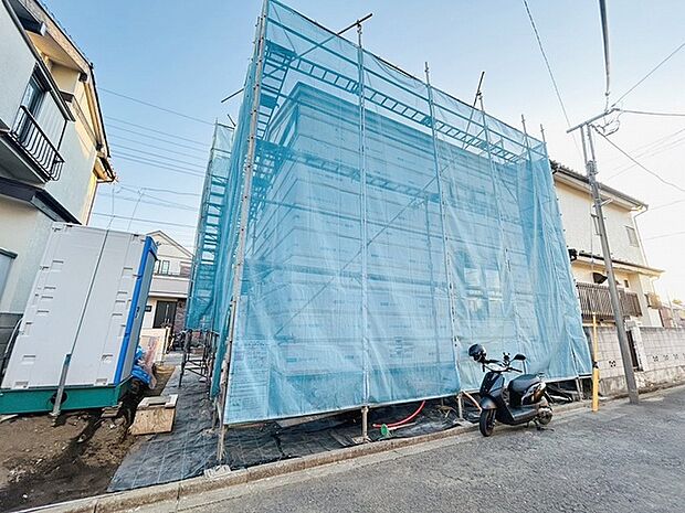現在建物を建築中です、建築中の物件については現地確認の他、同施工会社の完成施工例のご案内、担当者のプレゼンテーションにてご検討ください。適切なご検討の方法をご説明させて頂きます。