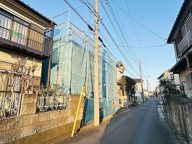 周辺は住宅が建ち並ぶ閑静な住宅街です。