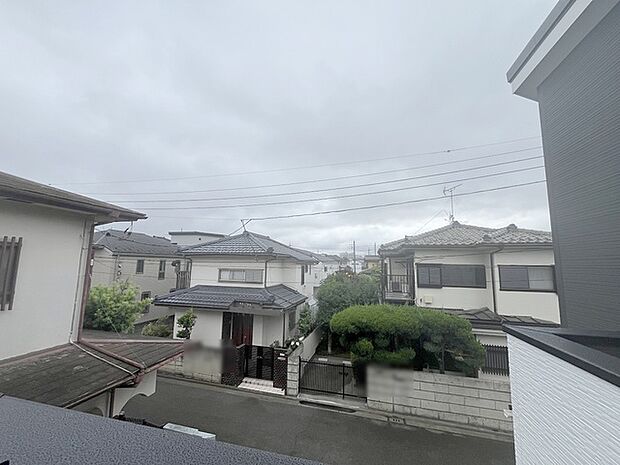 窓からの眺望です。実際に現地で眺望もご確認ください。 