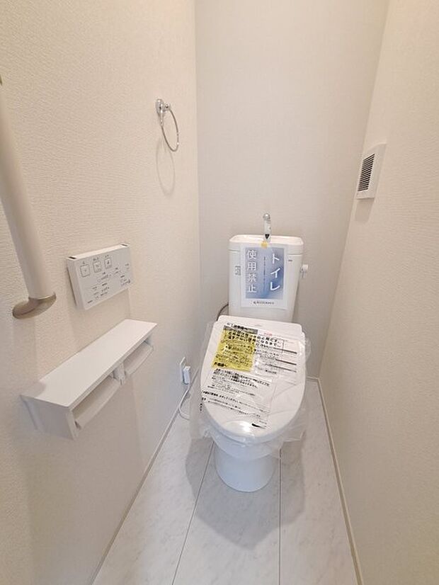 トイレにはウォシュレット機能を標準装備。