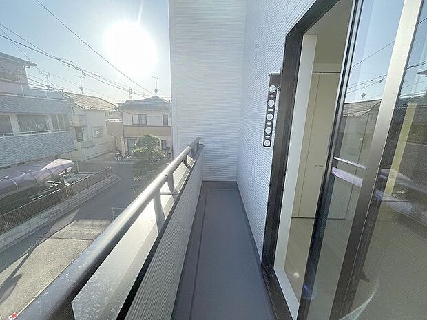 季節の変化や天気の良い日には、バルコニーでの時間が心地よく、気分をリフレッシュさせることができます。