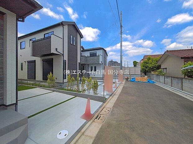 安心して暮らすことのできる住宅街。 住宅地の道路は一般に交通量が少なく車などの騒音が少ないため、住民にとって静かな生活環境が提供されます。