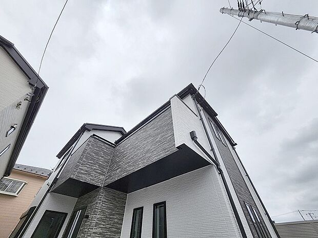 建物が完成しましたので室内のご見学予約スタート。当日のご見学予約も大歓迎です。お気軽にご連絡ください。エステート白馬国分寺店は火曜水曜も営業しております。