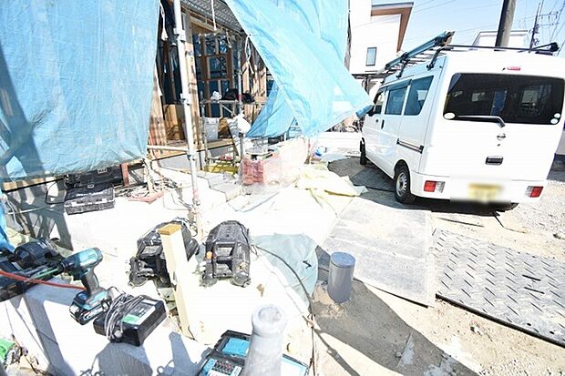 現在建物を建築中です、建築中の物件については現地確認の他、同施工会社の完成施工例のご案内、担当者のプレゼンテーションにてご検討ください。適切なご検討の方法をご説明させて頂きます。