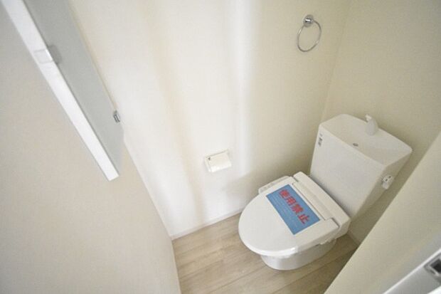 トイレにはウォシュレット機能を標準装備。