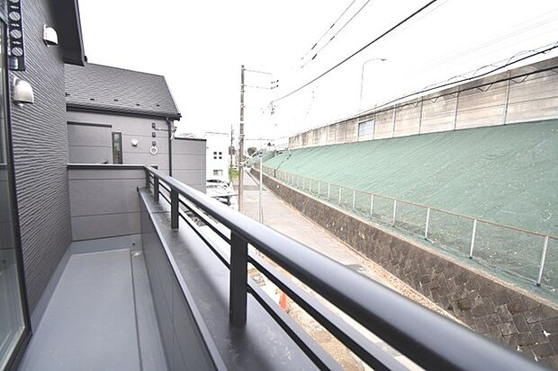 窓からの眺望です。実際に現地で眺望もご確認ください。
