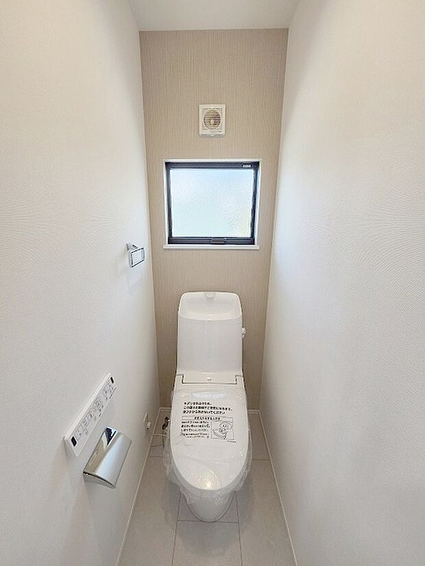 トイレにはウォシュレット機能を標準装備。