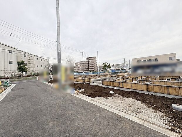 安心して暮らすことのできる住宅街。 住宅地の道路は一般に交通量が少なく車などの騒音が少ないため、住民にとって静かな生活環境が提供されます。