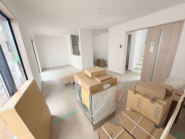 家族が一番集まる場所だから広々としつつも素敵な空間であって欲しい。みんながくつろぐリビングからキッチンまでが一つの空間のように繋がる間取り。