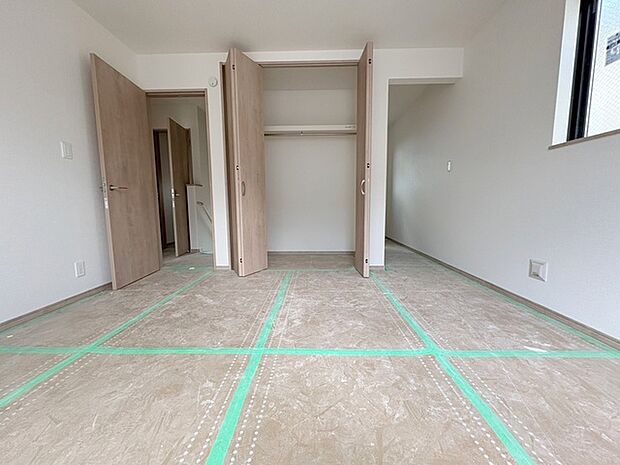 各お部屋に収納が設置されています。