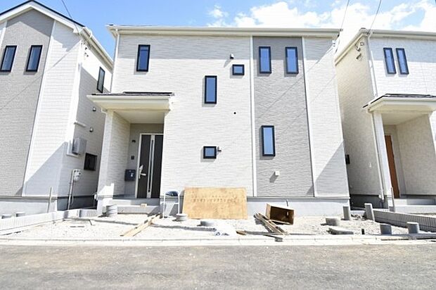 建物が完成しましたので室内のご見学予約スタート。当日のご見学予約も大歓迎です。お気軽にご連絡ください。エステート白馬国分寺店は火曜水曜も営業しております。 