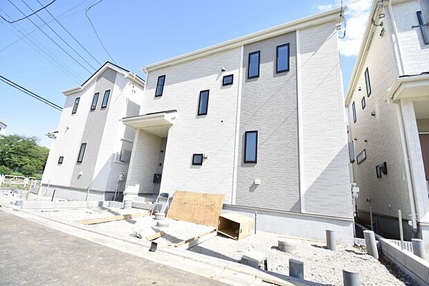 建物が完成しましたので室内のご見学予約スタート。当日のご見学予約も大歓迎です。お気軽にご連絡ください。エステート白馬国分寺店は火曜水曜も営業しております。 