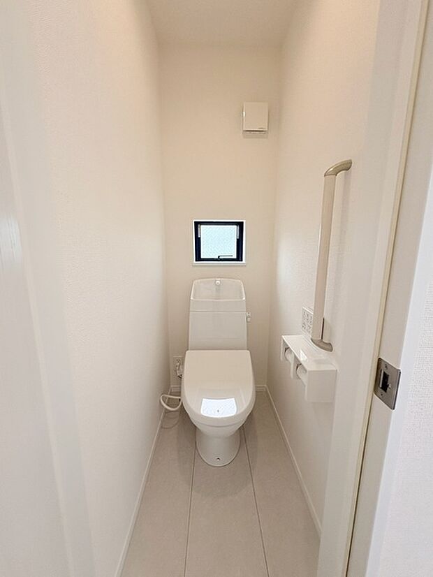 トイレにはウォシュレット機能を標準装備。