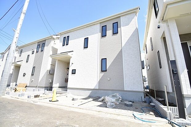 建物が完成しましたので室内のご見学予約スタート。当日のご見学予約も大歓迎です。お気軽にご連絡ください。エステート白馬国分寺店は火曜水曜も営業しております。