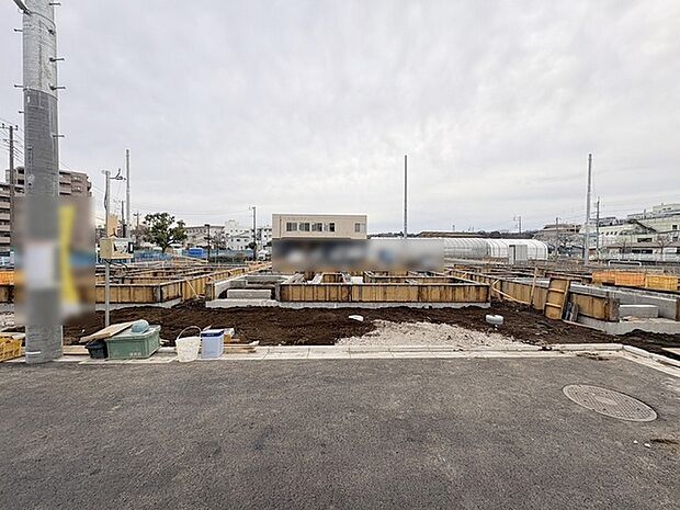 現在建物を建築中です、建築中の物件については現地確認の他、同施工会社の完成施工例のご案内、担当者のプレゼンテーションにてご検討ください。適切なご検討の方法をご説明させて頂きます。