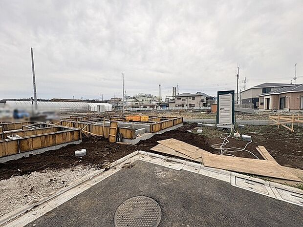 現在建物を建築中です、建築中の物件については現地確認の他、同施工会社の完成施工例のご案内、担当者のプレゼンテーションにてご検討ください。適切なご検討の方法をご説明させて頂きます。