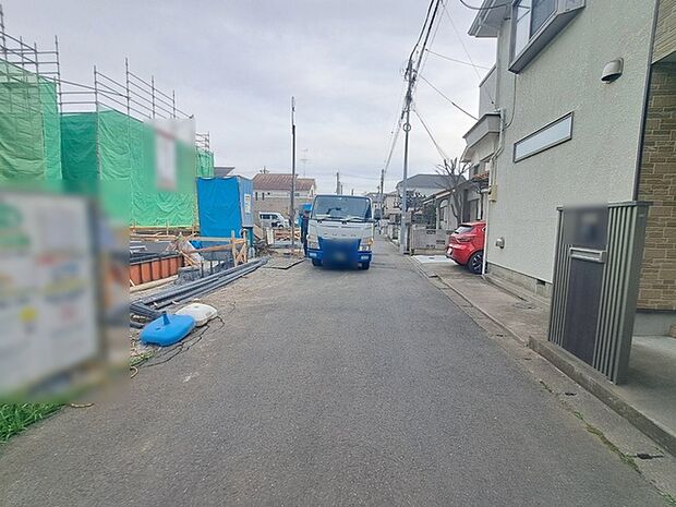 安心して暮らすことのできる住宅街。 住宅地の道路は一般に交通量が少なく車などの騒音が少ないため、住民にとって静かな生活環境が提供されます。