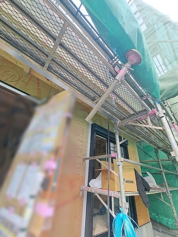 現在建物を建築中です、建築中の物件については現地確認の他、同施工会社の完成施工例のご案内、担当者のプレゼンテーションにてご検討ください。適切なご検討の方法をご説明させて頂きます。