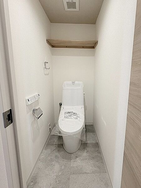 トイレにはウォシュレット機能を標準装備。