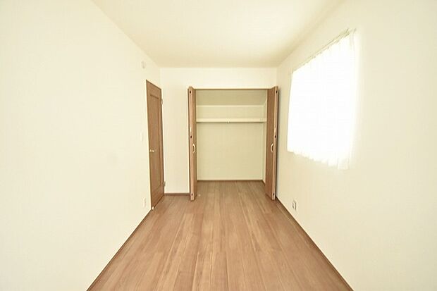 各お部屋に収納が設置されています。