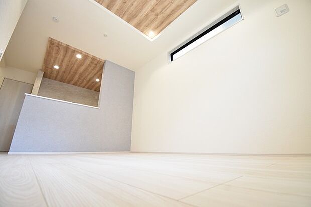 家族が食事するダイニングスペースをキッチンから見渡せる設計に。お料理をしながら家族とのコミュニケーションが増えそうな予感。 