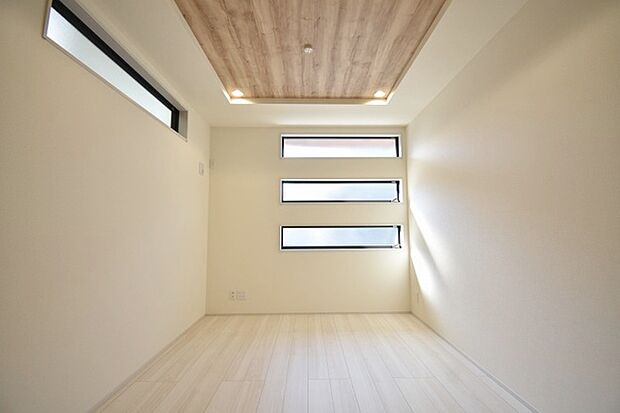 家族が一番集まる場所だから広々としつつも素敵な空間であって欲しい。みんながくつろぐリビングからキッチンまでが一つの空間のように繋がる間取り。