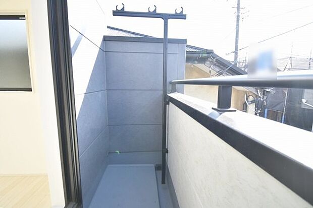 季節の変化や天気の良い日には、バルコニーでの時間が心地よく、気分をリフレッシュさせることができます。