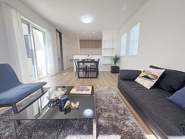 家族が一番集まる場所だから広々としつつも素敵な空間であって欲しい。みんながくつろぐリビングからキッチンまでが一つの空間のように繋がる間取り。