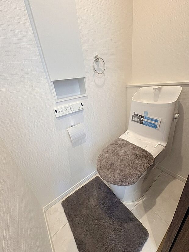 トイレにはウォシュレット機能を標準装備。 