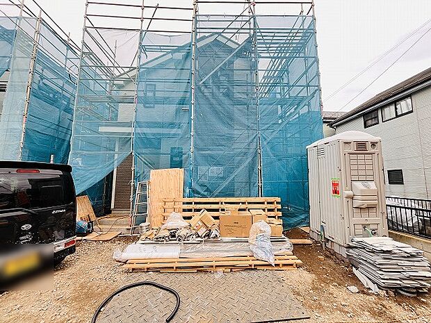 現在建物を建築中です、建築中の物件については現地確認の他、同施工会社の完成施工例のご案内、担当者のプレゼンテーションにてご検討ください。適切なご検討の方法をご説明させて頂きます。