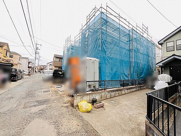 安心して暮らすことのできる住宅街。 住宅地の道路は一般に交通量が少なく車などの騒音が少ないため、住民にとって静かな生活環境が提供されます。