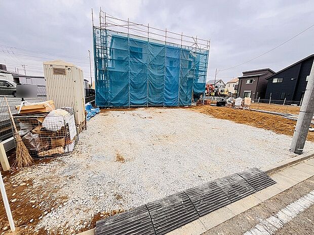 現在建物を建築中です、建築中の物件については現地確認の他、同施工会社の完成施工例のご案内、担当者のプレゼンテーションにてご検討ください。適切なご検討の方法をご説明させて頂きます。