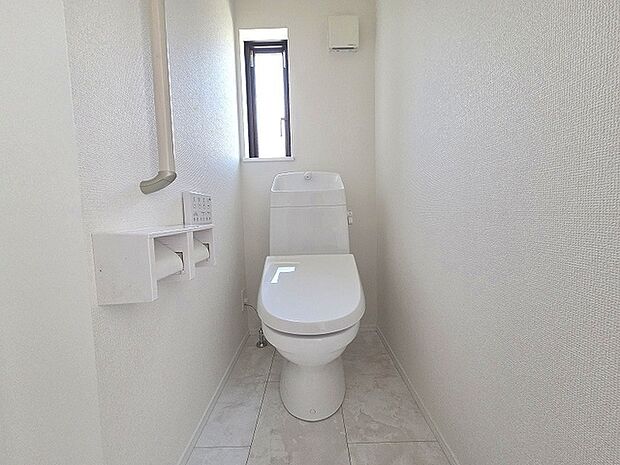 トイレにはウォシュレット機能を標準装備。